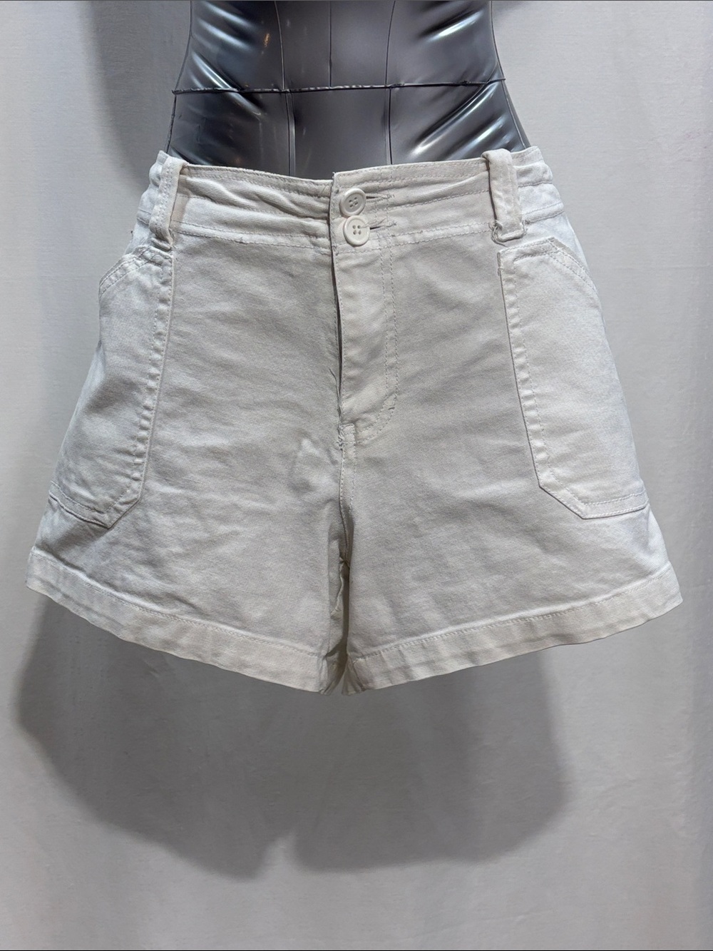 Off white Shorts with Front Patch Pockets 98% Cotton 264 trendy comfort party